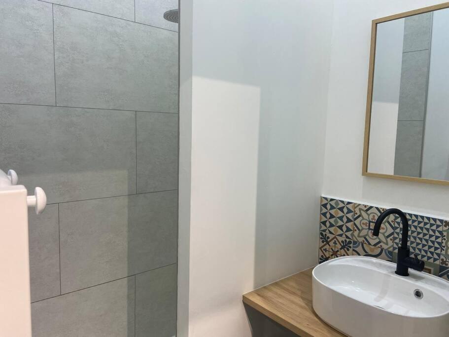 Les Prunelles Maison De Village De 4 A 8 Personnes Précigné Exterior foto